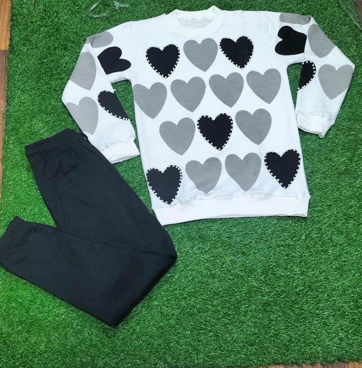 KK-12 - Heart Printed Pearl Work Style 2-Piece Winter Tracksuit for Women