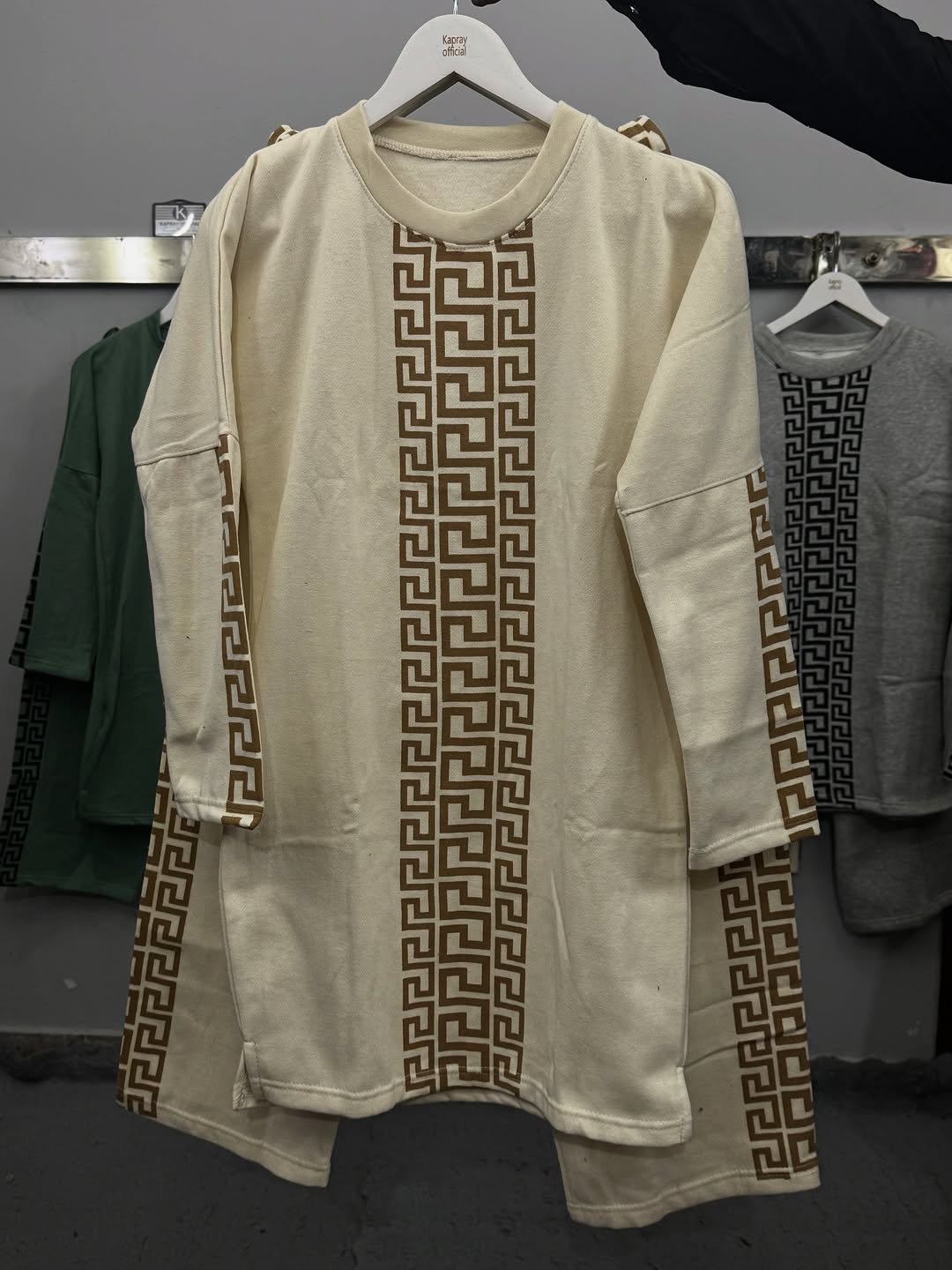 Off-White Color  Drop-Shoulder Puzzle Printed  Sweat Style 2-Pcs Winter Tracksuit