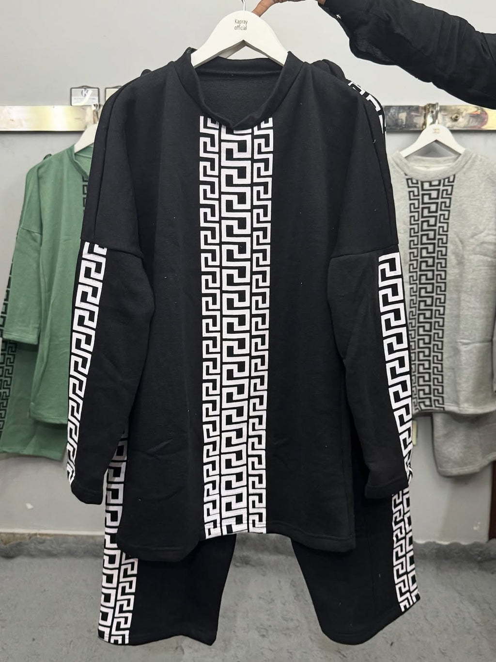 Black Drop-Shoulder Puzzle Printed  Sweat Style 2-Pcs Winter Tracksuit