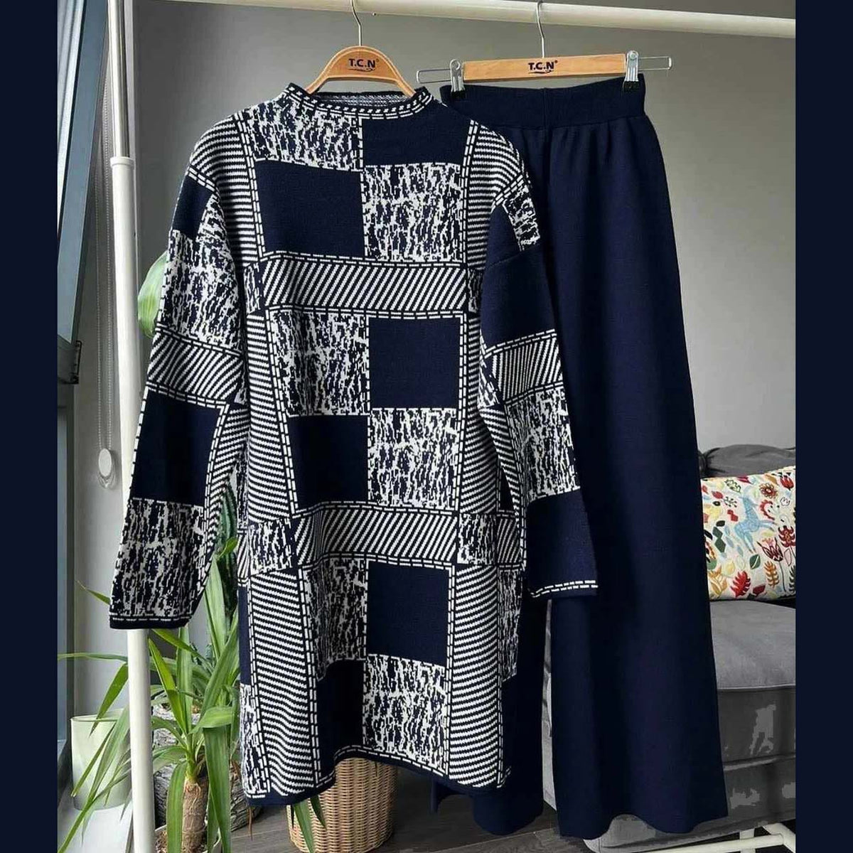 Texture Box Printed  Sweat Style 2-Pcs Winter Tracksuit For Her