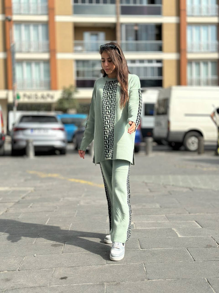 Color Drop-Shoulder Puzzle Printed Sweat Style 2-Pcs Winter Tracksuit