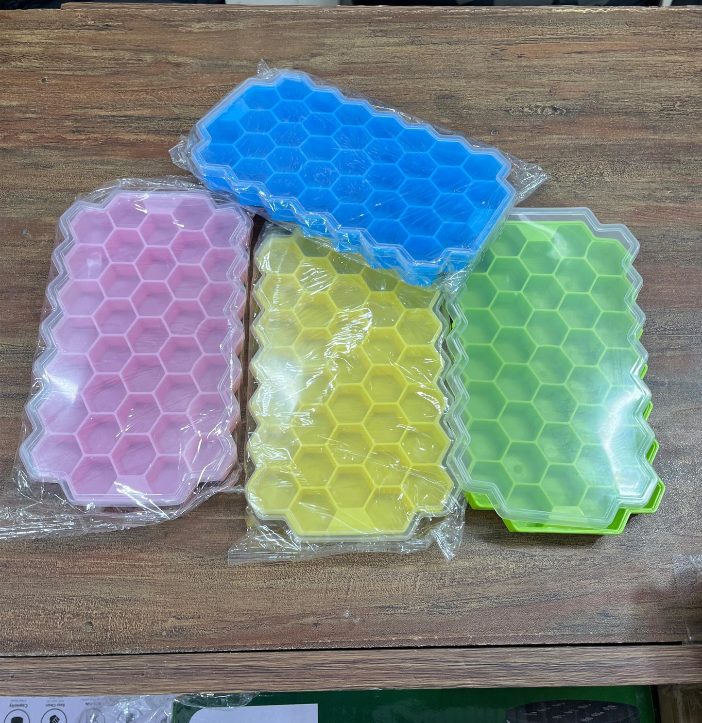 Pack of 5 Honey Cube Honeycomb Tray 37 Silicone Cubes Ice Cube Making Mold with Lids*